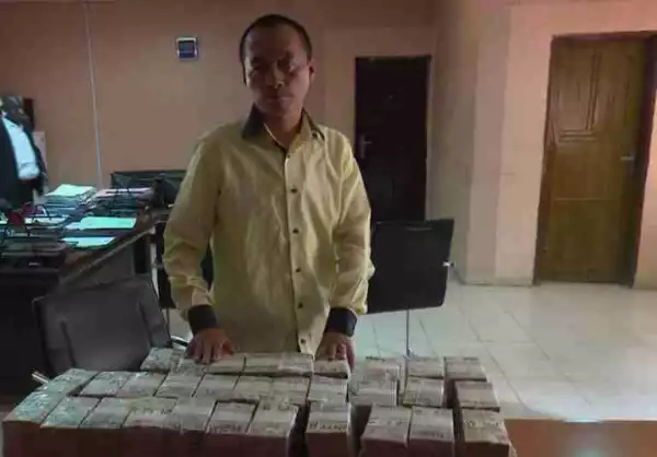 Chinese Man Arrested At Kano Airport With Over N300K All In N5 Denomination (Photo)